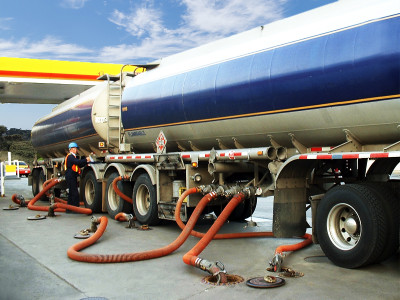 З якою періодичністю необхідно проводити техогляд автівок, які займаються транспортуванням небезпечних речовин